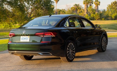 2022 Volkswagen Passat Chattanooga Limited Edition Rear Three-Quarter Wallpapers 450x275 (6)