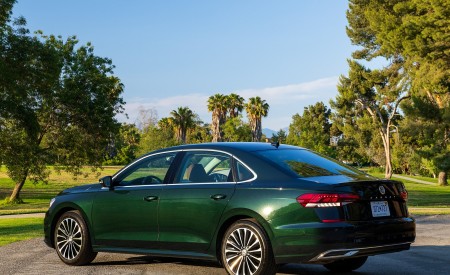 2022 Volkswagen Passat Chattanooga Limited Edition Rear Three-Quarter Wallpapers 450x275 (7)