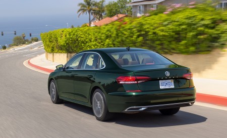 2022 Volkswagen Passat Chattanooga Limited Edition Rear Three-Quarter Wallpapers 450x275 (3)