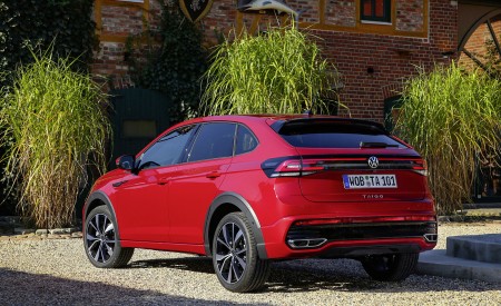 2022 Volkswagen Taigo R-Line Rear Three-Quarter Wallpapers 450x275 (11)