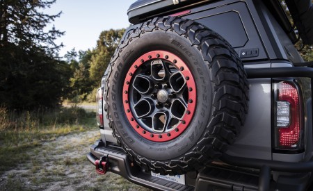 2021 GMC Canyon AT4 OVRLANDX Concept Tail Light Wallpapers 450x275 (12)