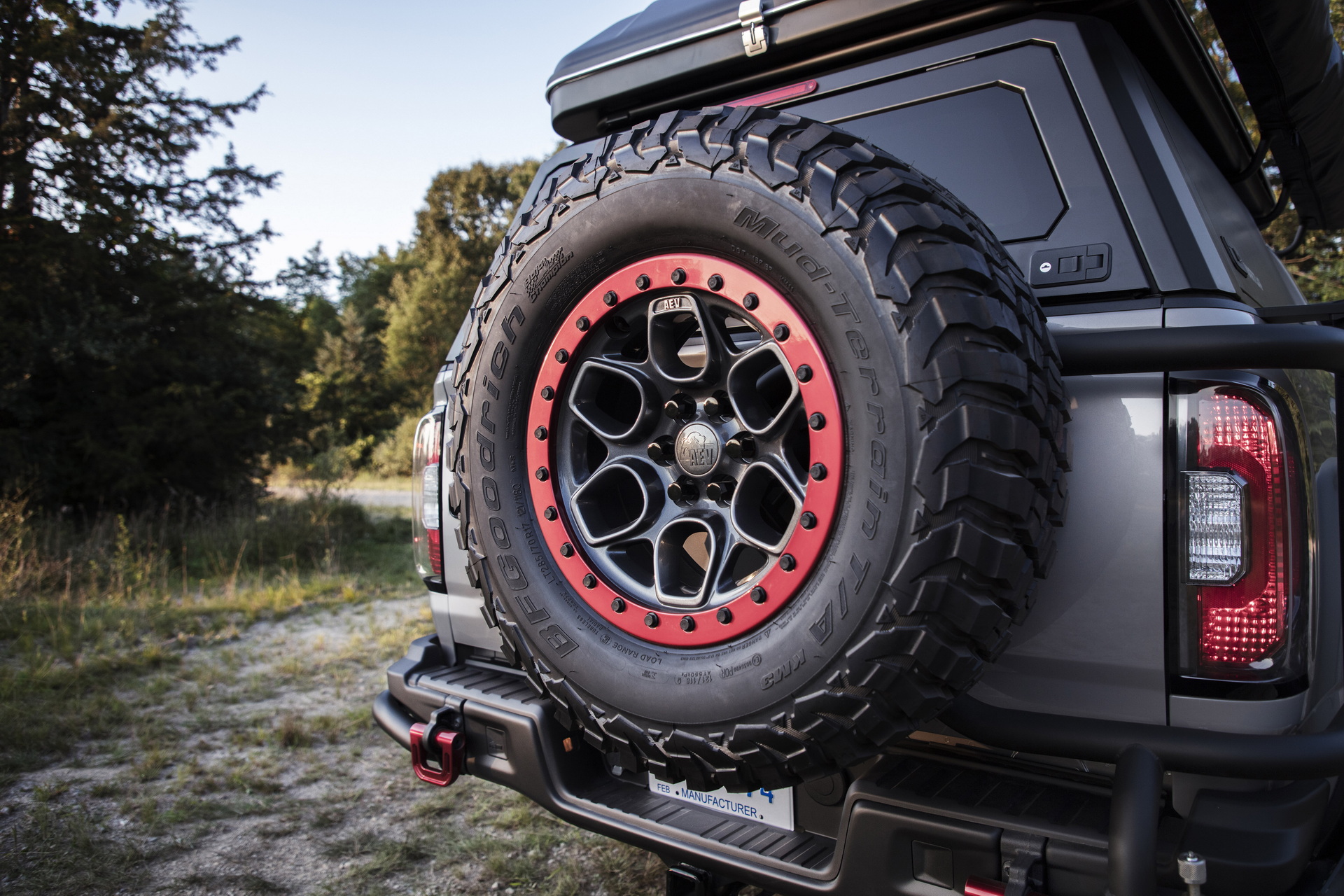 2021 GMC Canyon AT4 OVRLANDX Concept Tail Light Wallpapers (12)