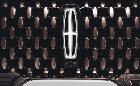 2021 Lincoln Aviator Shinola Concept Grille Wallpapers 450x275 (10)