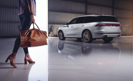2021 Lincoln Aviator Shinola Concept Rear Three-Quarter Wallpapers 450x275 (6)