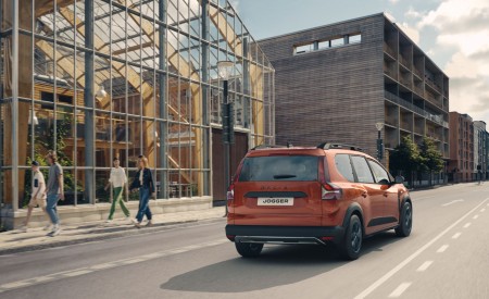 2022 Dacia Jogger Extreme Rear Three-Quarter Wallpapers 450x275 (9)