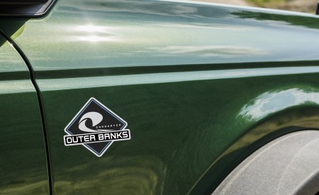 2022 Ford Bronco 4-Door (Color: Eruption Green) Detail Wallpapers 450x275 (46)