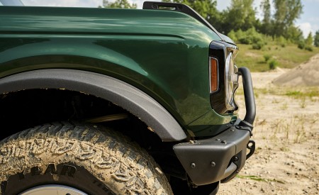 2022 Ford Bronco 4-Door (Color: Eruption Green) Detail Wallpapers 450x275 (45)