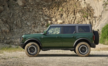 2022 Ford Bronco 4-Door (Color: Eruption Green) Side Wallpapers 450x275 (35)