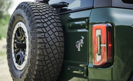 2022 Ford Bronco 4-Door (Color: Eruption Green) Tail Light Wallpapers 450x275 (48)