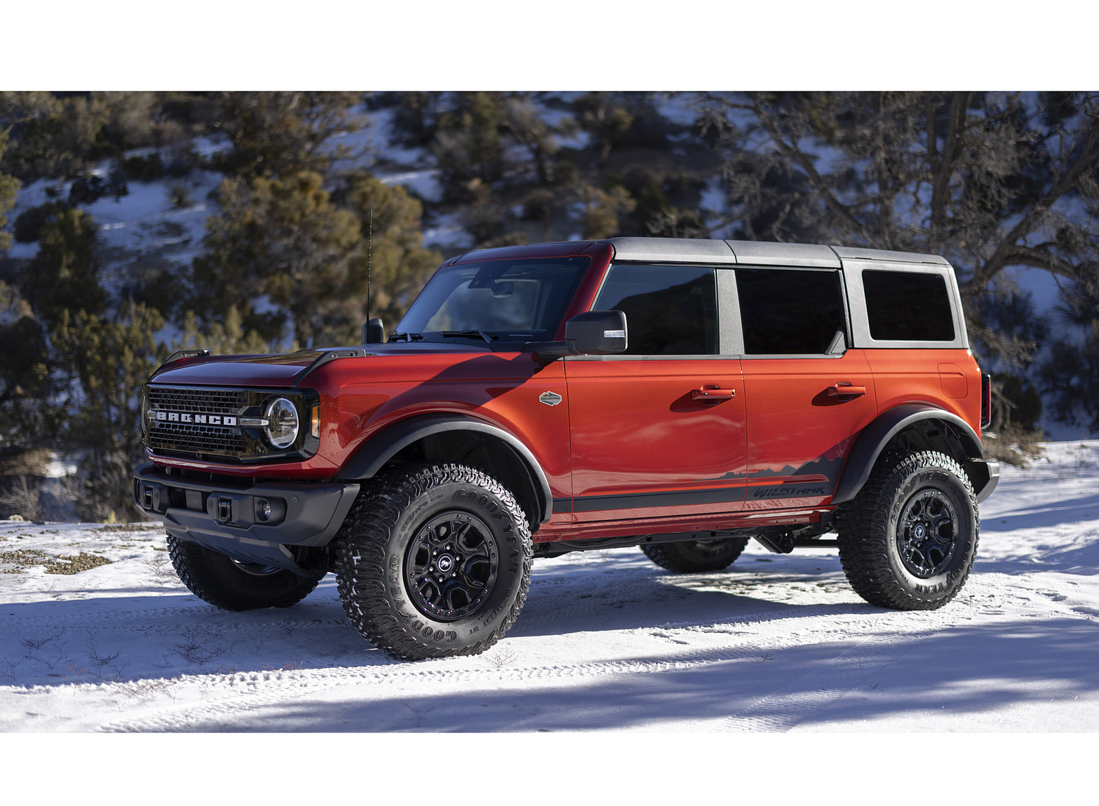 2022 Ford Bronco Wildtrak 4-Door Front Three-Quarter Wallpapers (12)