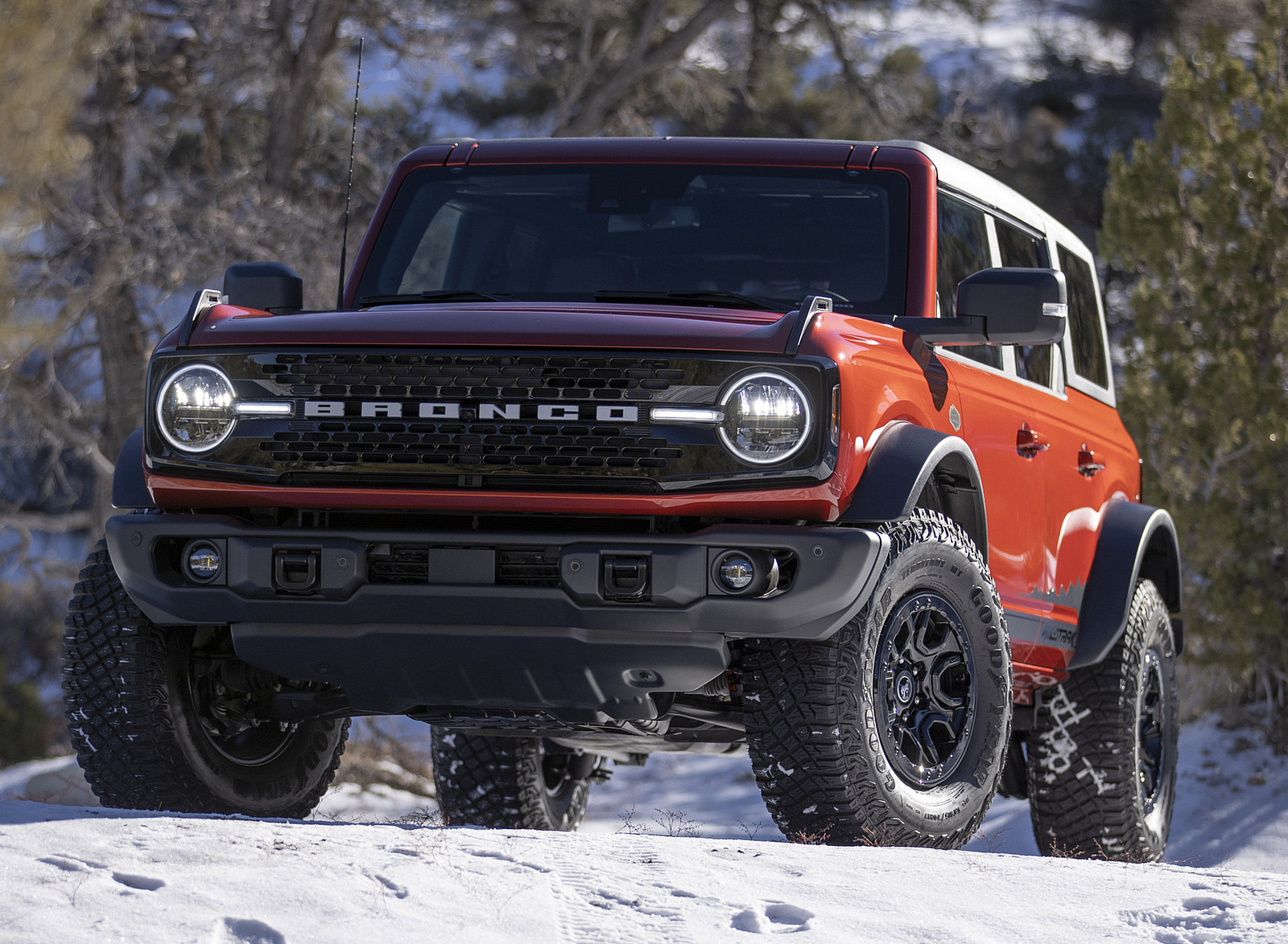 2022 Ford Bronco Wildtrak 4-Door Front Wallpapers (7)