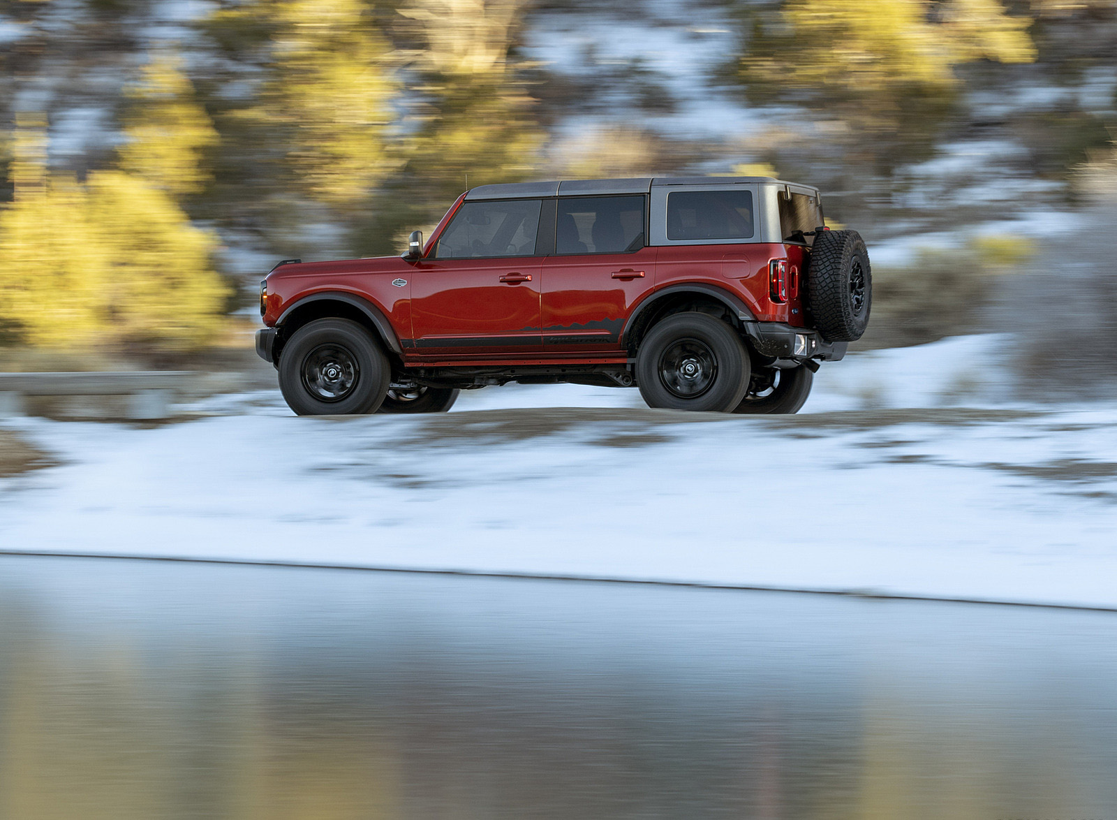 2022 Ford Bronco Wildtrak 4-Door Side Wallpapers (5)