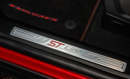 2022 Ford Explorer ST-Line Badge Wallpapers 450x275 (20)