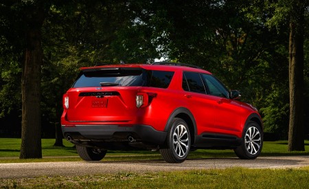 2022 Ford Explorer ST-Line Rear Three-Quarter Wallpapers 450x275 (12)