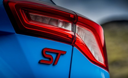 2022 Ford Focus ST Edition Tail Light Wallpapers 450x275 (30)