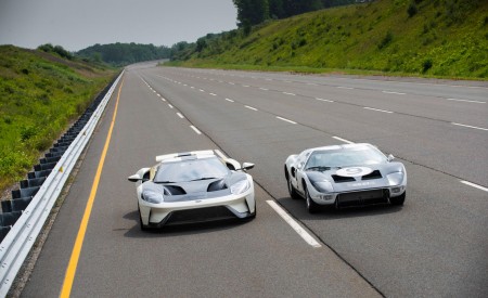 2022 Ford GT 64 Heritage Edition and 1964 Ford GT Prototype Front Wallpapers 450x275 (16)