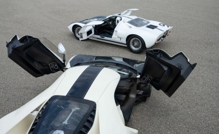 2022 Ford GT 64 Heritage Edition and 1964 Ford GT Prototype Rear Wallpapers 450x275 (21)