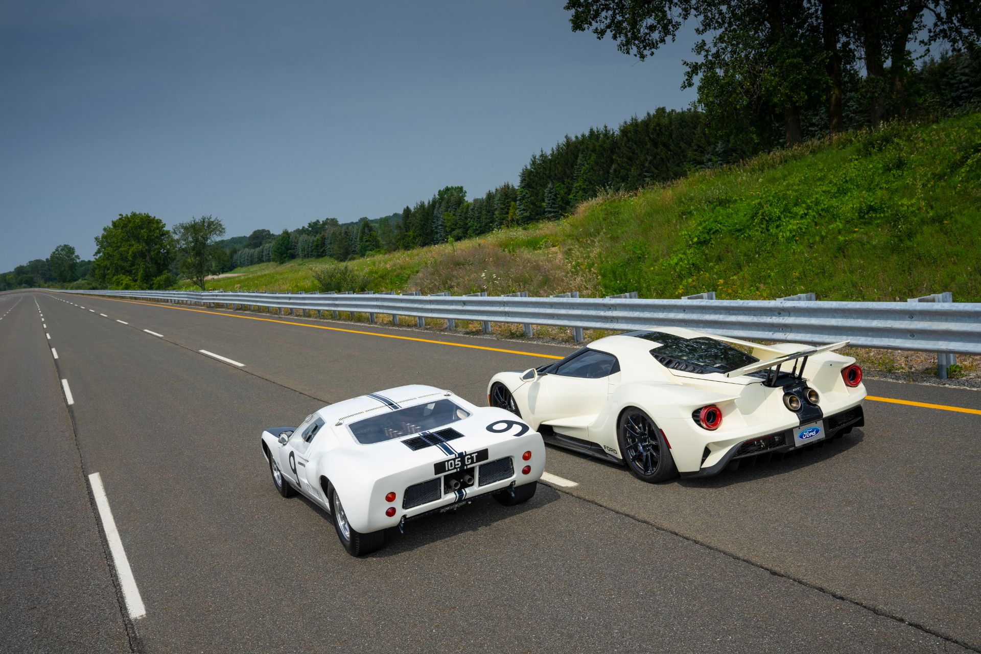 Download 2022 Ford GT '64 Heritage Edition and 1964 Ford GT40 Prototype Rear Wallpapers #17 of 39