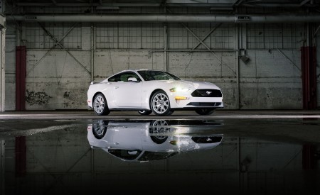 2022 Ford Mustang Ice White Appearance Package Front Three-Quarter Wallpapers 450x275 (6)