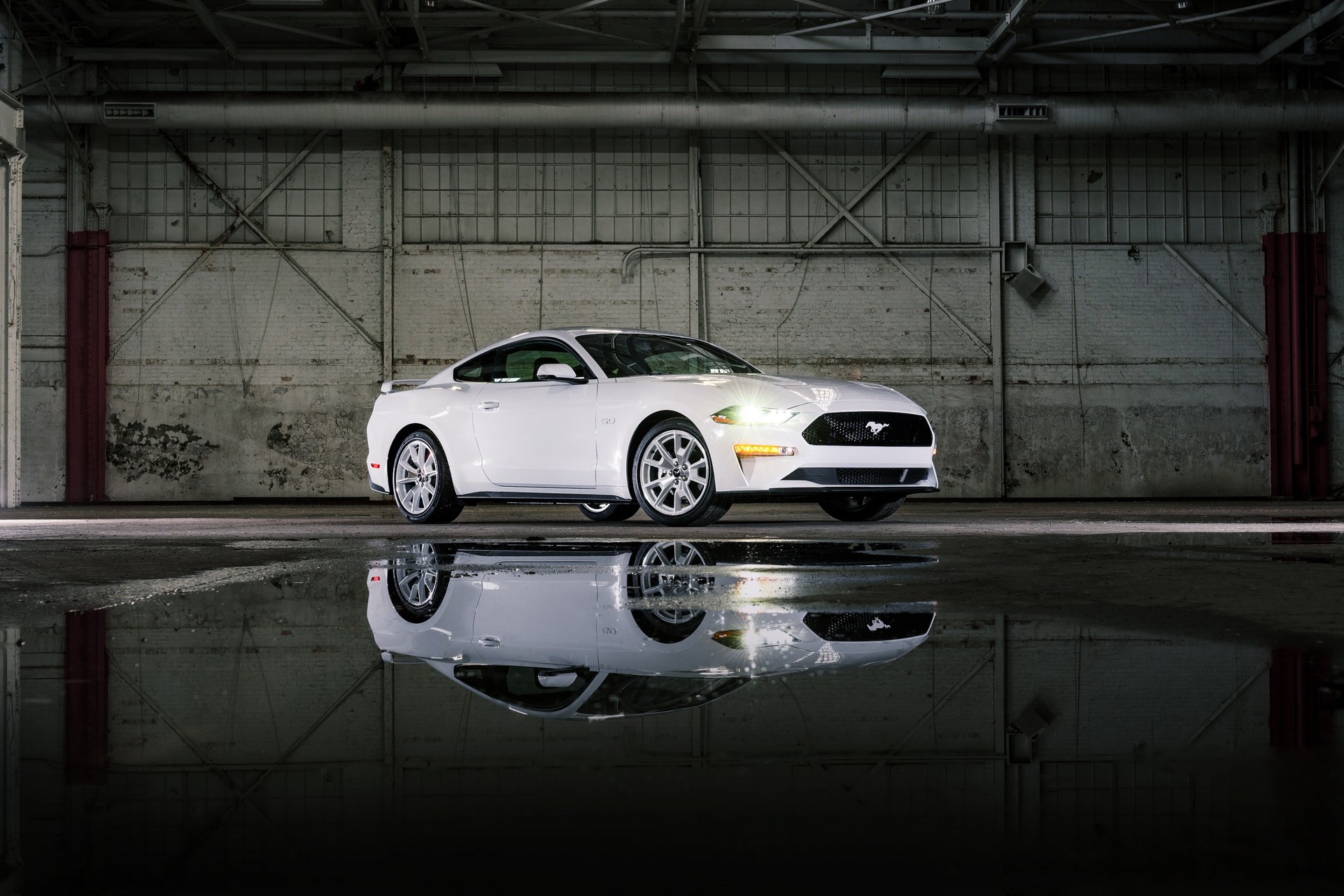 2022 Ford Mustang Ice White Appearance Package Front Three-Quarter Wallpapers (6)
