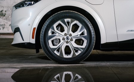 2022 Ford Mustang Mach-E Ice White Appearance Package Wheel Wallpapers 450x275 (12)