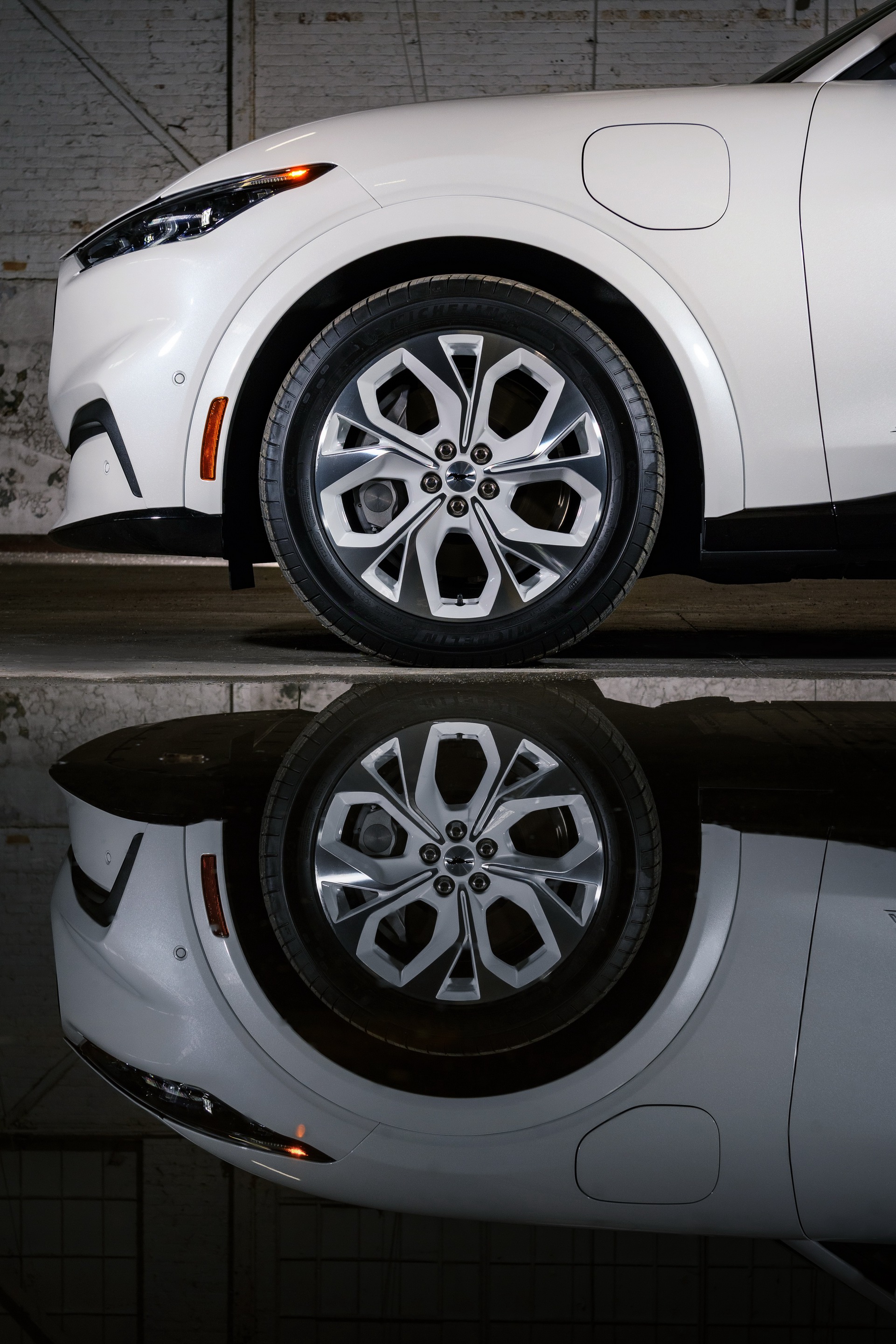 2022 Ford Mustang Mach-E Ice White Appearance Package Wheel Wallpapers (11)