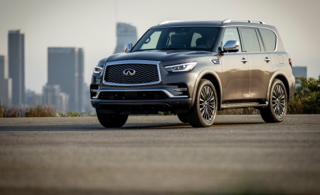 2022 Infiniti QX80 Front Three-Quarter Wallpapers 450x275 (2)