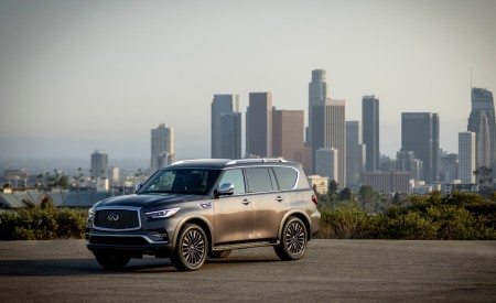2022 Infiniti QX80 Front Three-Quarter Wallpapers 450x275 (3)