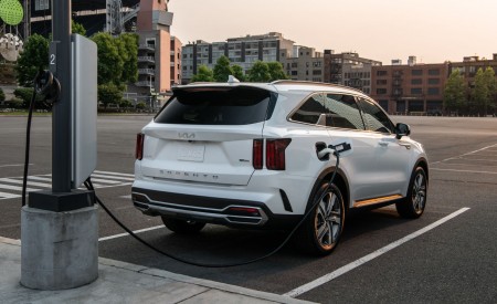 2022 Kia Sorento Plug-in Hybrid Charging Wallpapers 450x275 (18)