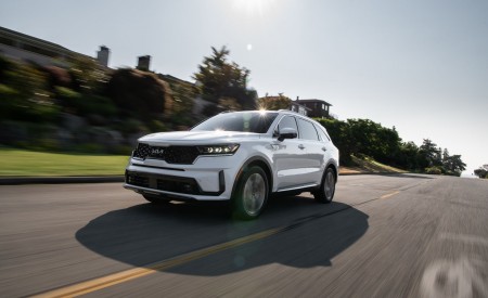 2022 Kia Sorento Plug-in Hybrid Front Three-Quarter Wallpapers 450x275 (7)