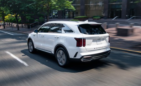 2022 Kia Sorento Plug-in Hybrid Rear Three-Quarter Wallpapers 450x275 (11)