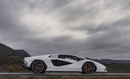 2022 Lamborghini Countach LPI 800-4 Side Wallpapers 450x275 (47)