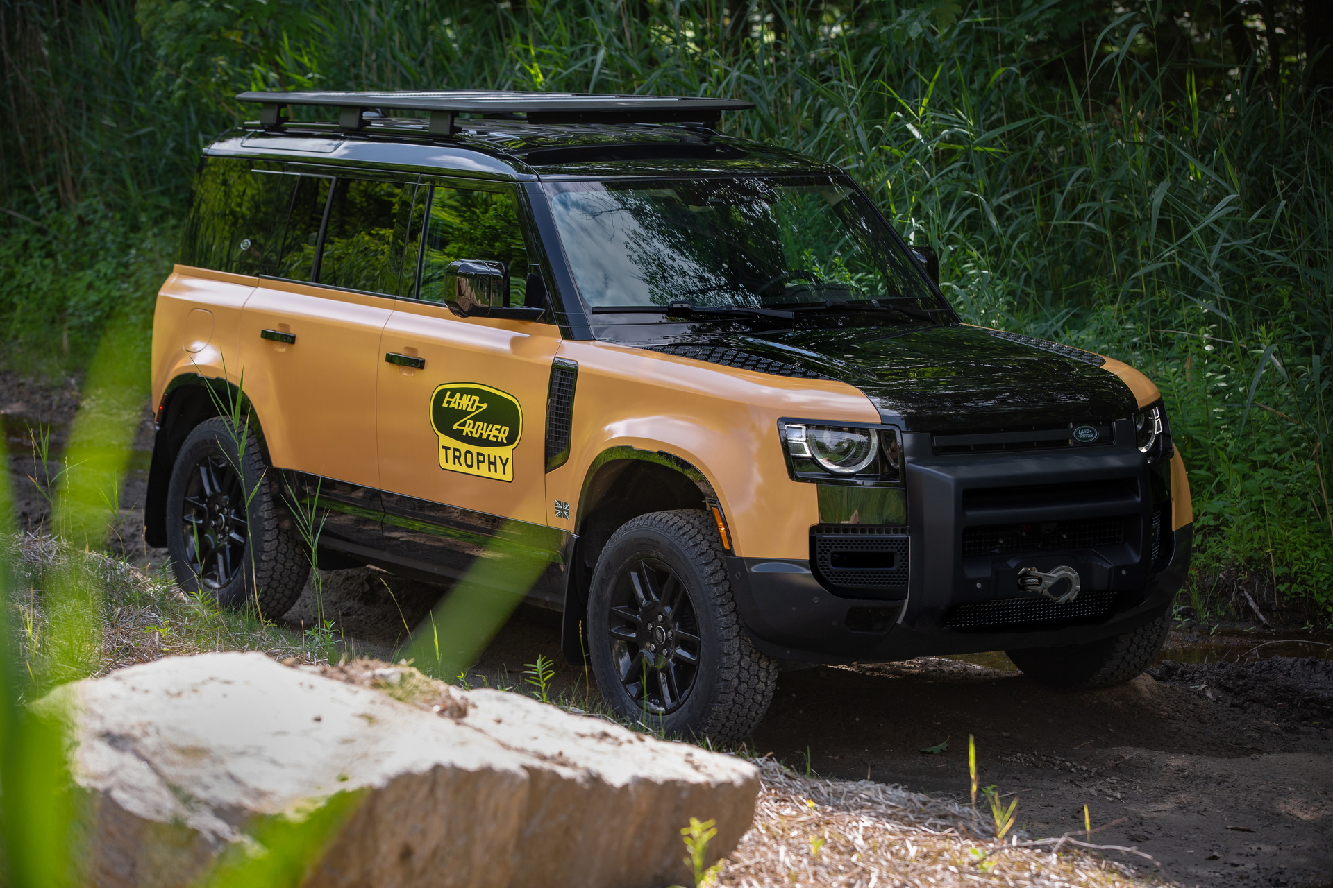 2022 Land Rover Defender Trophy Edition Front Wallpapers (3)