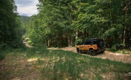 2022 Land Rover Defender Trophy Edition Rear Three-Quarter Wallpapers 450x275 (6)