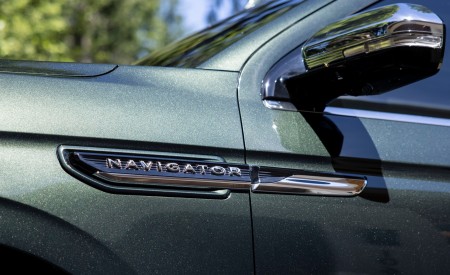 2022 Lincoln Navigator Black Label Central Park (Color: Manhattan Green) Detail Wallpapers 450x275 (41)