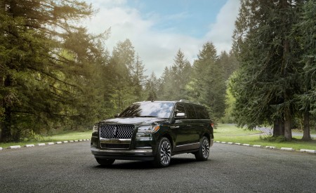 2022 Lincoln Navigator Black Label Central Park (Color: Manhattan Green) Front Three-Quarter Wallpapers 450x275 (32)
