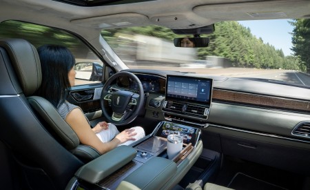 2022 Lincoln Navigator Black Label Central Park (Color: Manhattan Green) Interior Wallpapers 450x275 (43)