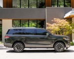 2022 Lincoln Navigator Black Label Central Park (Color: Manhattan Green) Side Wallpapers 150x120 (35)