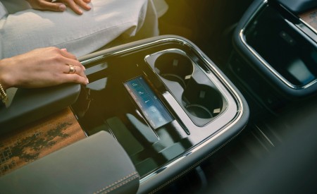 2022 Lincoln Navigator Black Label Invitation (Color: Chroma Caviar) Central Console Wallpapers 450x275 (77)