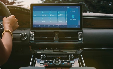 2022 Lincoln Navigator Black Label Invitation (Color: Chroma Caviar) Central Console Wallpapers 450x275 (68)