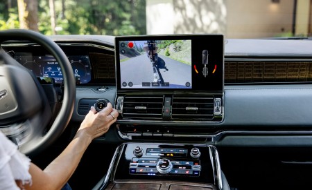 2022 Lincoln Navigator Black Label Invitation (Color: Chroma Caviar) Central Console Wallpapers 450x275 (67)