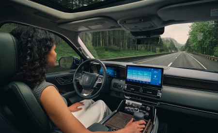 2022 Lincoln Navigator Black Label Invitation (Color: Chroma Caviar) Interior Wallpapers 450x275 (64)