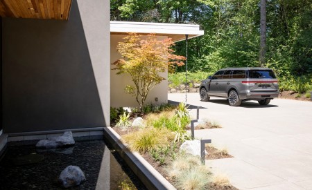 2022 Lincoln Navigator Black Label Invitation (Color: Chroma Caviar) Rear Wallpapers 450x275 (52)