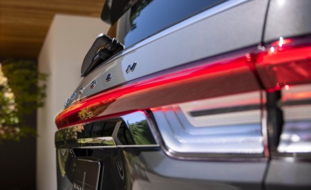 2022 Lincoln Navigator Black Label Invitation (Color: Chroma Caviar) Tail Light Wallpapers 450x275 (60)