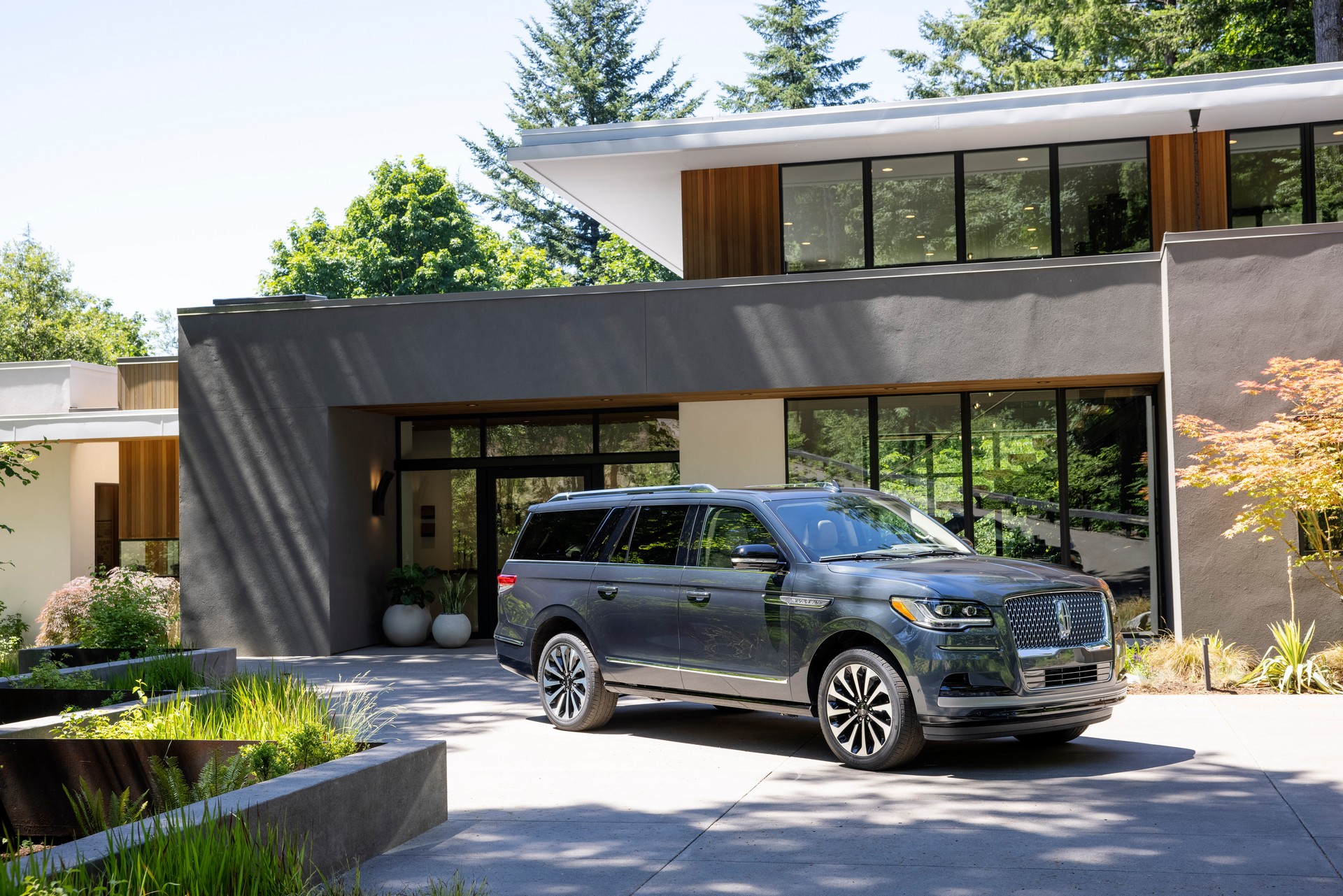 2022 Lincoln Navigator Reserve (Color: Flight Blue) Front Three-Quarter Wallpapers (8)