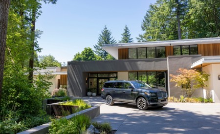 2022 Lincoln Navigator Reserve (Color: Flight Blue) Front Three-Quarter Wallpapers 450x275 (9)