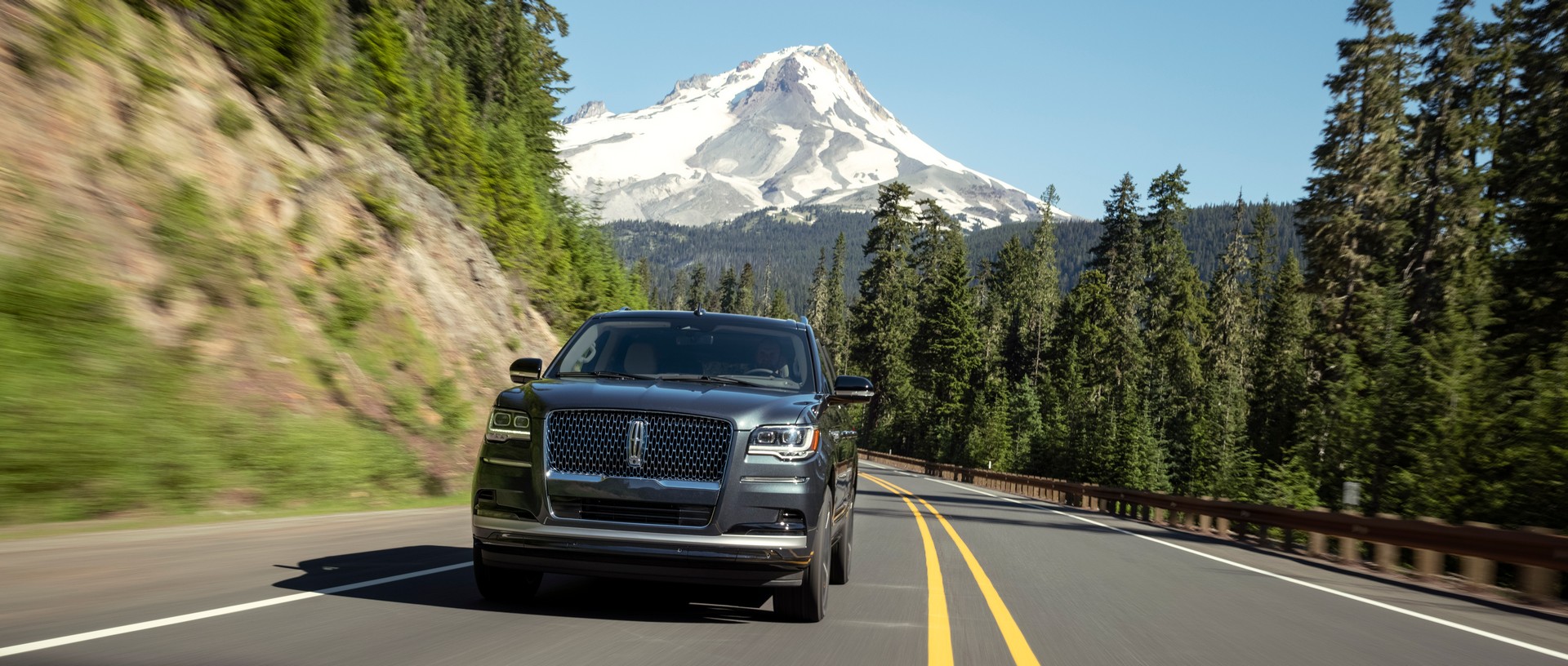 2022 Lincoln Navigator Reserve (Color: Flight Blue) Front Wallpapers (5)