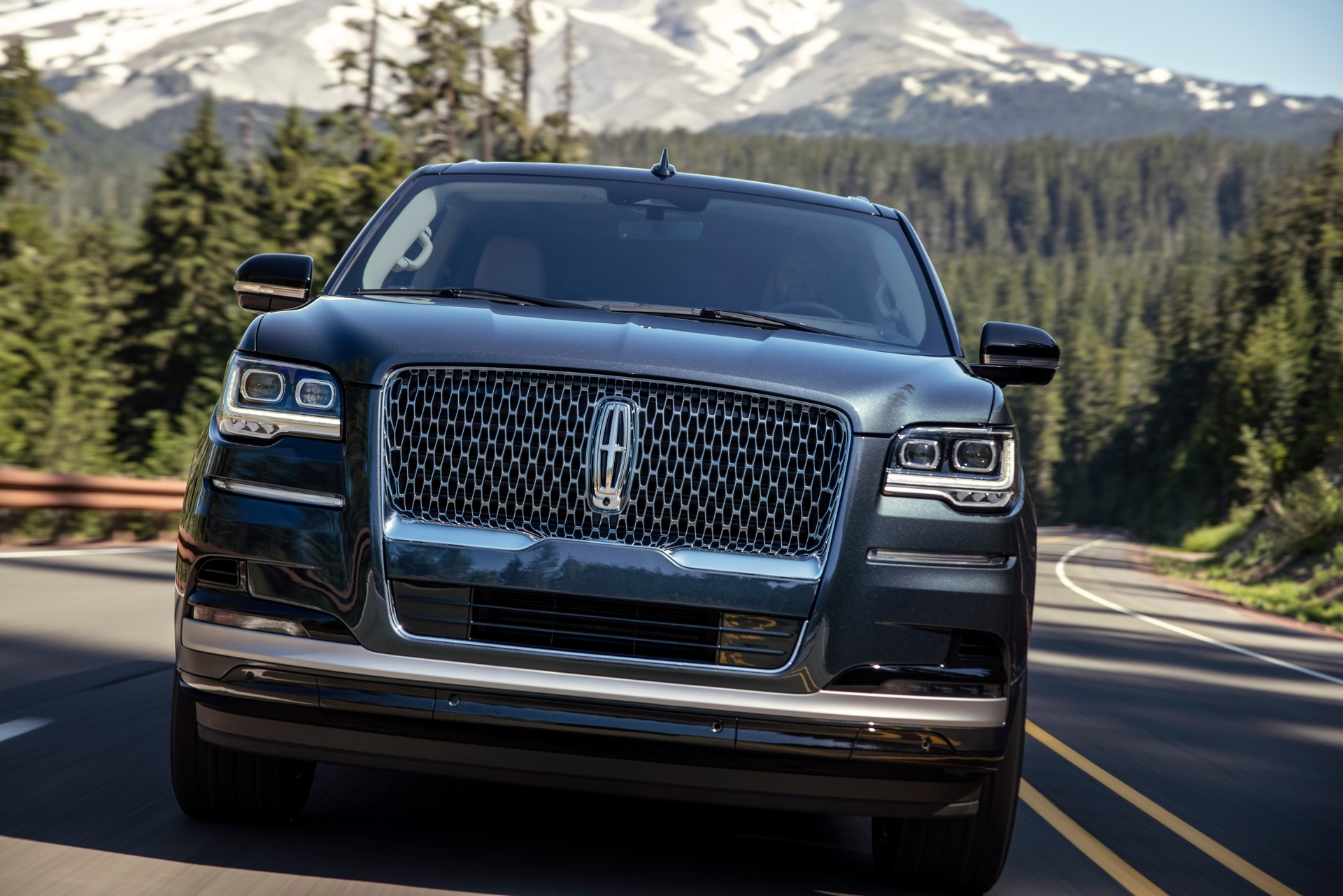2022 Lincoln Navigator Reserve (Color: Flight Blue) Front Wallpapers (6)