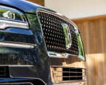 2022 Lincoln Navigator Reserve (Color: Flight Blue) Grill Wallpapers 150x120 (13)