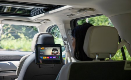 2022 Lincoln Navigator Reserve (Color: Flight Blue) Interior Rear-Seat Entertainment System Wallpapers 450x275 (26)